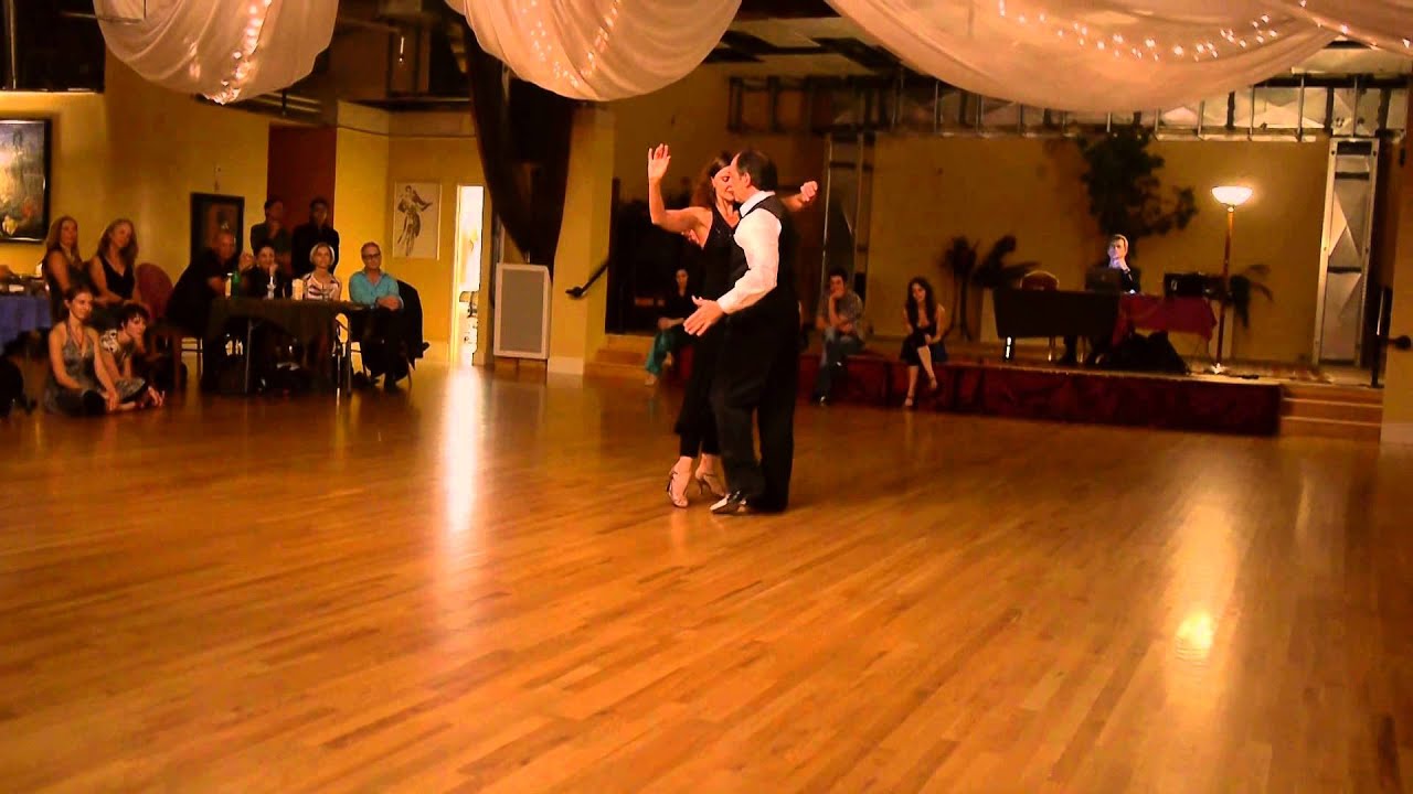 Gustavo y Giselle Anne Nueve Puntos