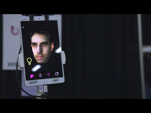 この3D自撮りカメラは衝撃的に正確 (This 3D selfie camera is shockingly accurate)