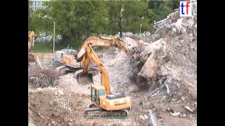 preview picture of video 'Komatsu PC240NLC, 340NLC, 750, Abbruch Langer Oscar Hagen, Fa. P&Z, Germany, 2004.'