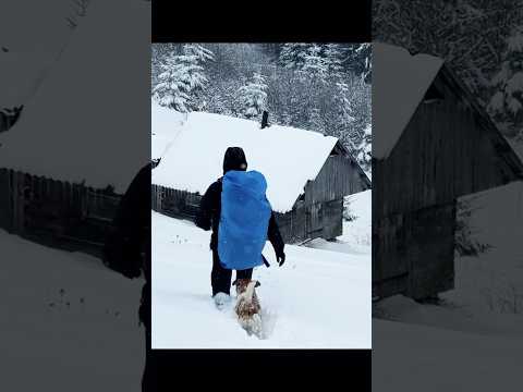 Der Schneesturm kam plötzlich. Gefangen in einer verlassenen Berghütte!