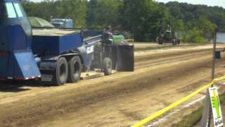 preview picture of video 'Oliver Super 88 Tractor Pull 5000lbs. Weight Class'