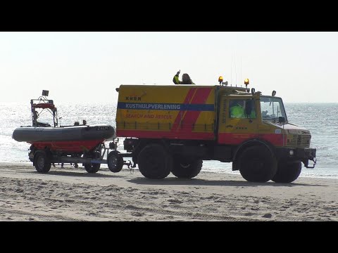 P1 KNRM Texel | Reddingsstation De Koog KustHulpverleningsVoertuig + Reddingsboot Zalm rukken uit