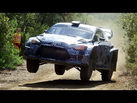 Hyundai i20 Coupe WRC 2017 pe macadam la turatie maxima Hyundai i20 Coupe WRC 2017 pe macadam la turatie maxima