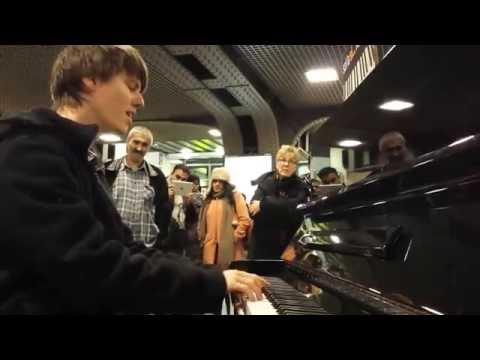 Awesome Piano Improvisation in Train Station Brussels