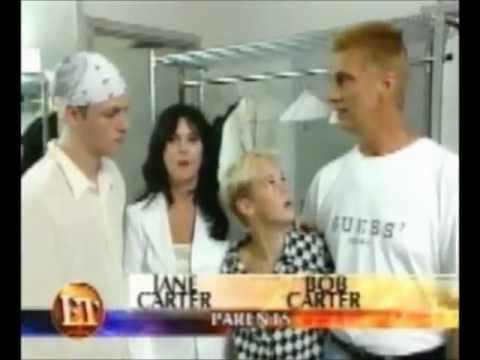 Nick Carter-1999-08-31-Surprises Aaron on stage