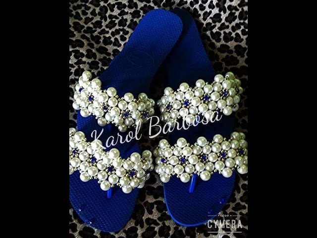 sandalia decorada com perola e strass