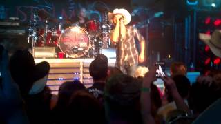 Justin Moore - Good Ole American Way (Live)