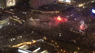 Más de 100.000 personas protestan contra la restricción de la ley del aborto en Polonia