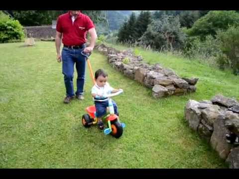 Cesare 11m9d - I love to ride my tricycle