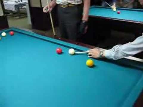 Carambol Training: Zieher über die Bande