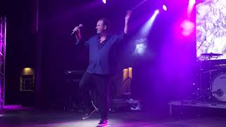 Paul Picher chante, sur ma peau. au Pic-nic en musique. à Saint-Hippolyte, 10-08-19