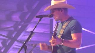 Dustin Lynch &quot;Dancing in the Headlights,&quot; &quot;Sittin&#39; Pretty&quot; and new song &quot;Mind Reader&quot;