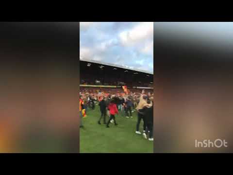 KV Mechelen-Beerschot ( na het fluitsignaal vn de promotie finale ) 🟡🔴