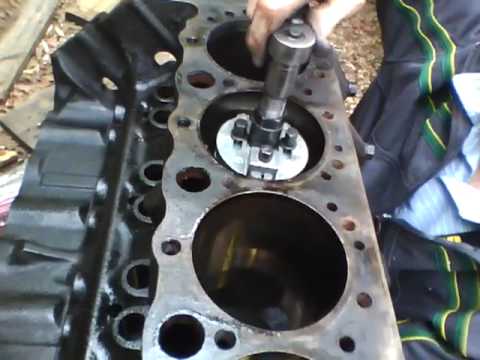 Ridge Ream Small Block Chevy -- Prepare for Piston Ring Installation