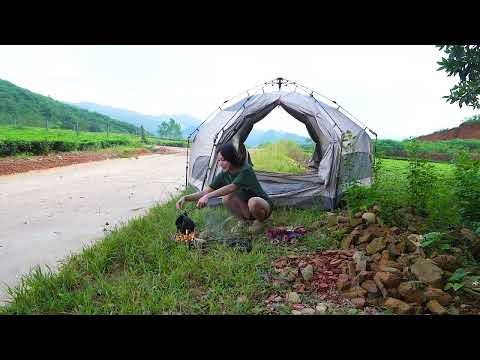 SOLO OVERNIGHT CAMPING IN THE RAIN - RELAXING IN THE TENT WITH THE SATISFYING SOUND OF NATURE - ASMR