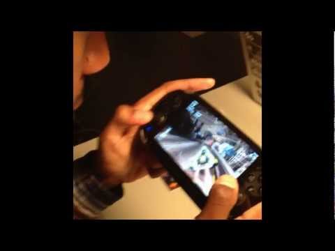 Rapper Ted & Adam Tensta testar Playstation Vita