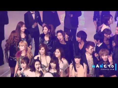 [Fancam] Onew rocks! joking with yesung at gaju 101230