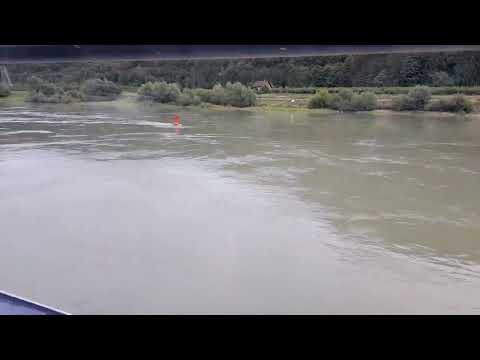 auf der Donau Richtung Krems com dem Brandner Schiff um kurz às 14h10 02.08.2023