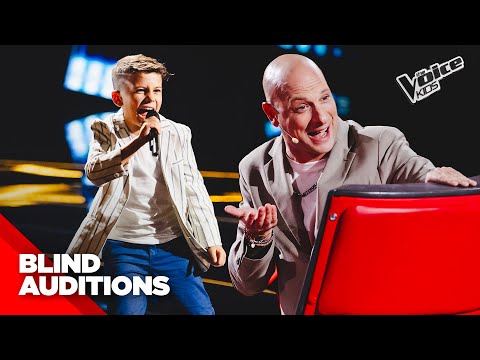 Alessandro canta e balla al ritmo di “Rock’N’Roll Robot” | The Voice Kids 3 Blind Auditions