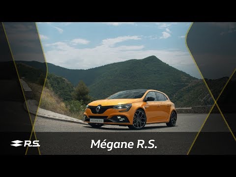 Renault Megane R.S. завива с четири колела