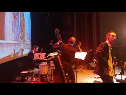 Lorenzo Andreaggi al concerto "Canzoni x 2" canta AMICI MIEI dal film cult di Pietro Germi