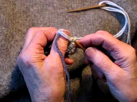 Täplikkäät 1/2 - Spotted - Neulakinnas, Nalbinding - By Aili