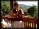 Slusham kaj shumat shumite - Macedonian Folk Song