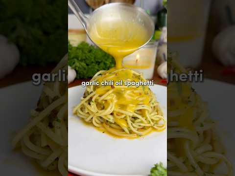 Garlic Chili Oil Spaghetti 🔥 (Full recipe is pinned in the comment section)