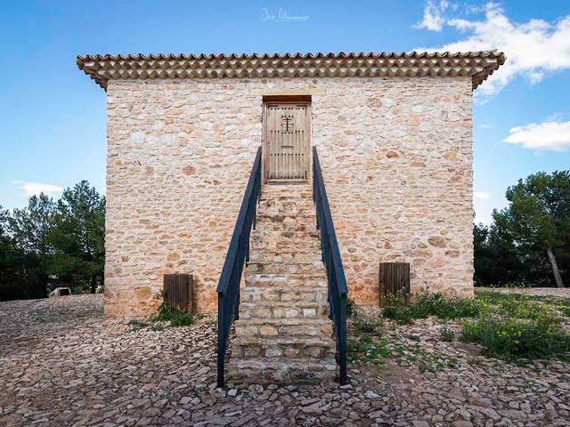 Pozo de nieve y muestra arqueologica de Campo de Criptana.