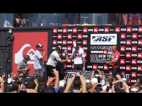 Kelly Slater vs Owen Wright Podium Quiksilver Pro New York, 2011