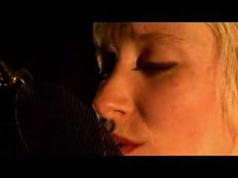 Gwyneth Herbert - Lay You Down (Live Acoustic Session)