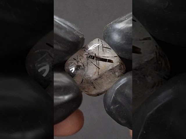 حجر بلاك روتيل كوارتز طبيعي