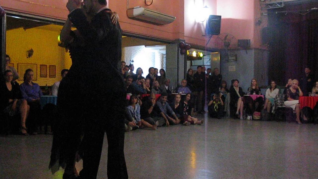 JULIO BASSAN y NATACHA POBERAJ en Viva La Pepa Milonga (2/3)