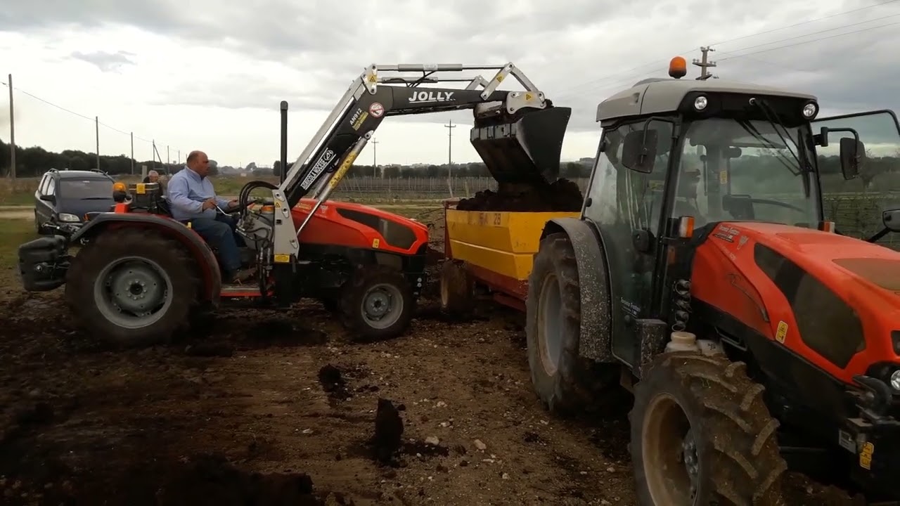 Watch Now Same Frutteto 105 con spandiletame Rossi + Same Frutteto 105 con caricatore frontale Same Frutteto 105 con spandiletame Rossi + Same Frutteto 105 con caricatore frontale