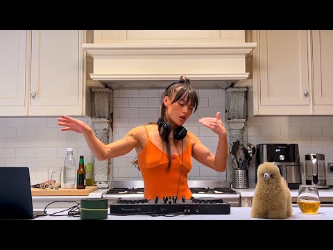 Groovin Uplifting Tech House Mix