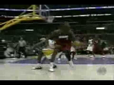 Dwyane Wade 29 pts, 10 ast vs. Lakers (04-05 Season)