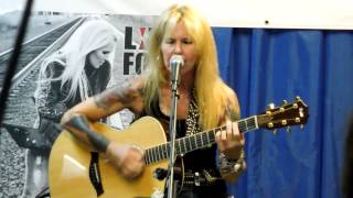 Lita Ford - Kiss Me Deadly live acoustic Vintage Vinyl