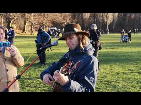 #München #Gottesdienst unter massiver Polizeipräsenz - Lied von #EloasMinBarden 21.11.20