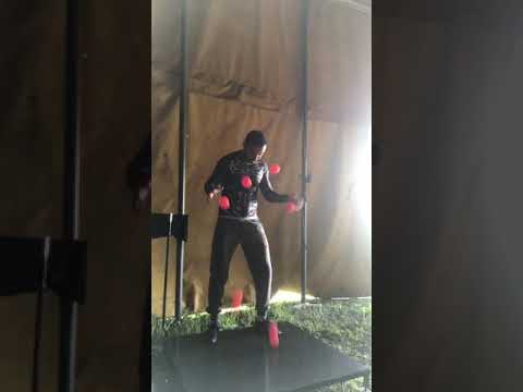 6 ball bouncin world recor (11 minuti 30 secondi)