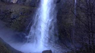 preview picture of video 'Multanomah Falls - Portland - 11th March 2014'