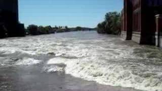 preview picture of video 'Flood Waters over the Iowa City Dam, Flood 2008, June 14'