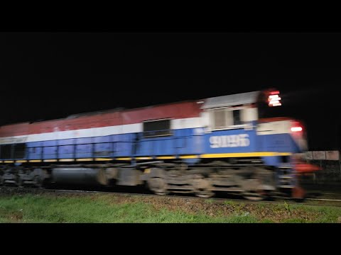 [8K] Variado y colorido tren cargado de NCA con destino a Rosario pasando por Marcos Juárez!!!!!!