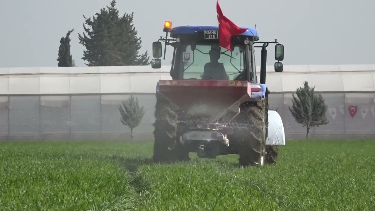 Şanlıurfa'da Tarımsal İnovasyon: Buğday Tarlalarına Gübreleme Başlatıldı