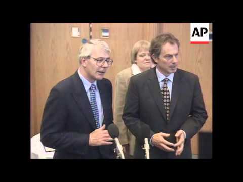 N. IRELAND: BELFAST: TONY BLAIR & JOHN MAJOR REFERENDUM VISIT (2)