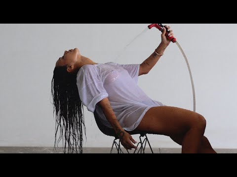 Izzy, WÖRRIES - Holy (Visual)