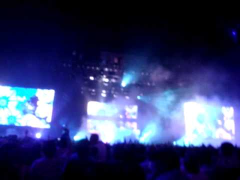 Kaskade Vs Steve Aoki & Tommy Trash - Be Still Ladi Dadi (Kaskade @ Staples Center, LA 7/27/12)