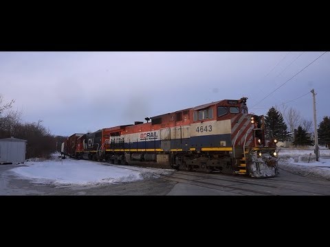 CN 324 w/BCOL 4643 Stalls entering NECR Italy yard, NECR 500 power helps 324!