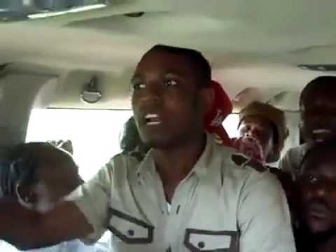 Sarkodie, D cryme & top hiplife artists rap in trotro