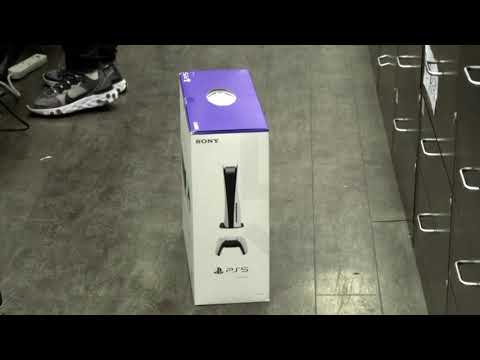 索尼上調前景，但與PS5短缺作鬥爭。 (Sony raises outlook, but battles PS5 shortage)