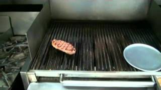 preview picture of video 'Le steak parfait avec le chef de l'Hôtel Rimouski'